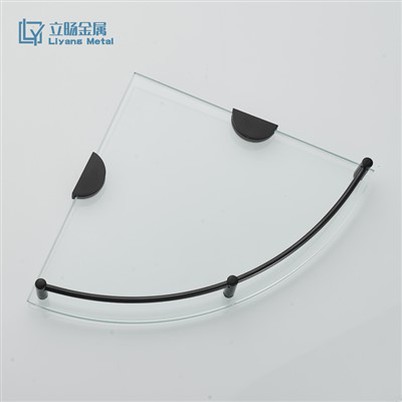 Fekete sarokpolcos fürdőszoba